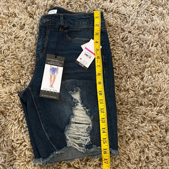 Sofia Vergara mid rise Bermuda distressed jean shorts size 2 - Picture 13 of 14